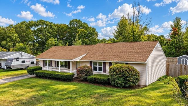 186 Powderhorn Dr, Taunton, MA 02780