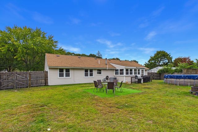 186 Powderhorn Dr, Taunton, MA 02780