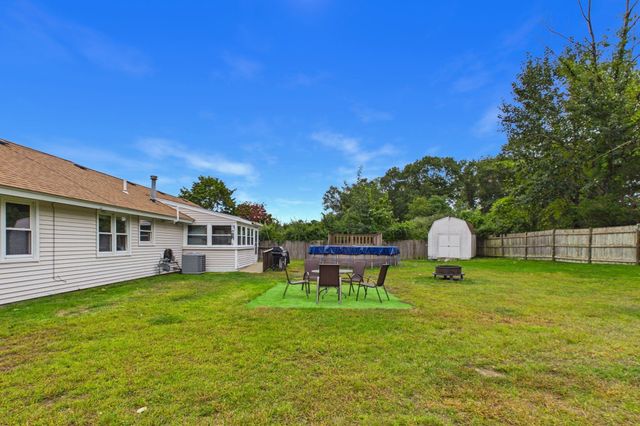 186 Powderhorn Dr, Taunton, MA 02780