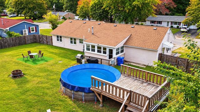186 Powderhorn Dr, Taunton, MA 02780