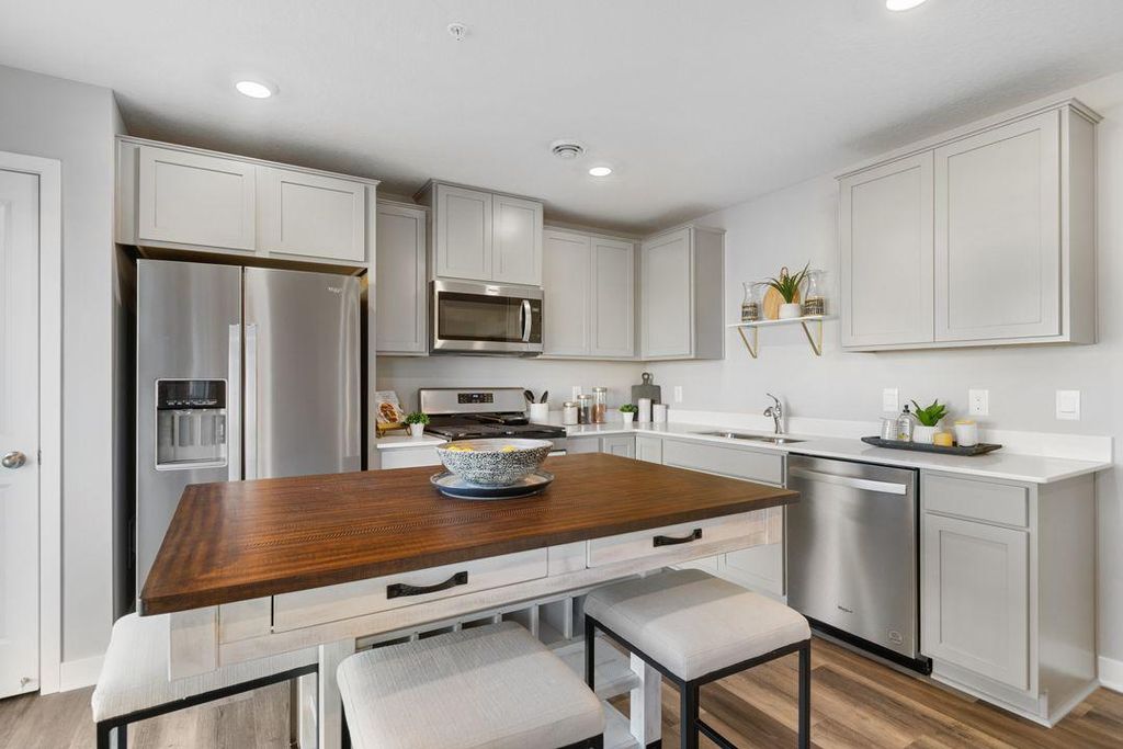 12709 Ashbury Dr property