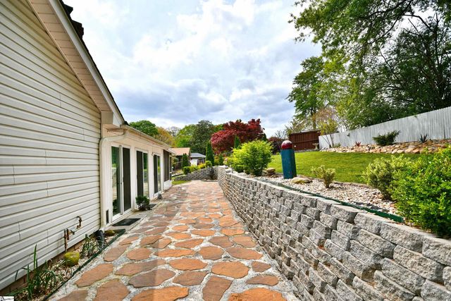 7 Confederate Circle, Taylors, SC 29687