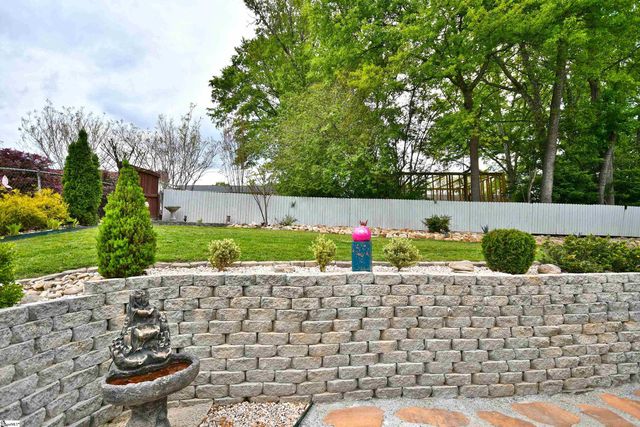 7 Confederate Circle, Taylors, SC 29687