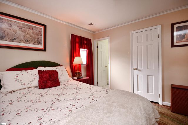 7 Confederate Circle, Taylors, SC 29687