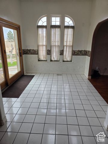 1402 SHEPHERD DR, Wellington, UT 84542