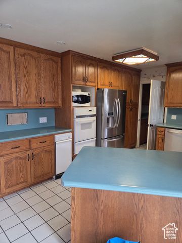 1402 SHEPHERD DR, Wellington, UT 84542