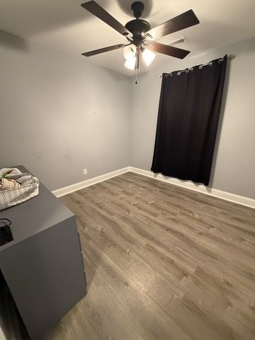1049 Charles Thomas Dr, Clarksville, TN 37042