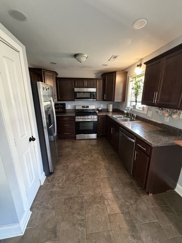 1049 Charles Thomas Dr, Clarksville, TN 37042