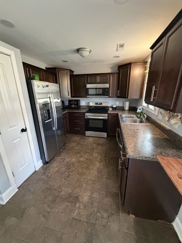 1049 Charles Thomas Dr, Clarksville, TN 37042