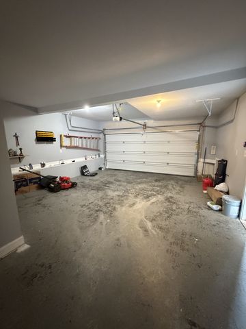 1049 Charles Thomas Dr, Clarksville, TN 37042