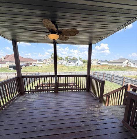 1049 Charles Thomas Dr, Clarksville, TN 37042