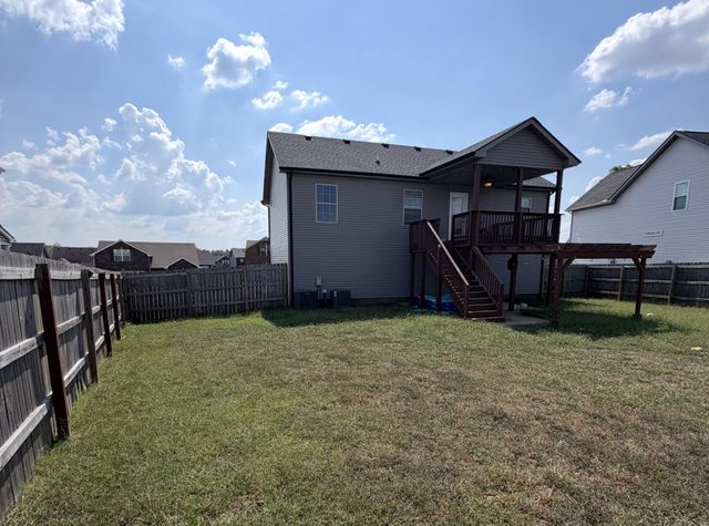 1049 Charles Thomas Dr, Clarksville, TN 37042