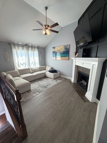 1049 Charles Thomas Dr, Clarksville, TN 37042