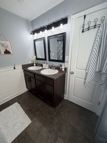 1049 Charles Thomas Dr, Clarksville, TN 37042