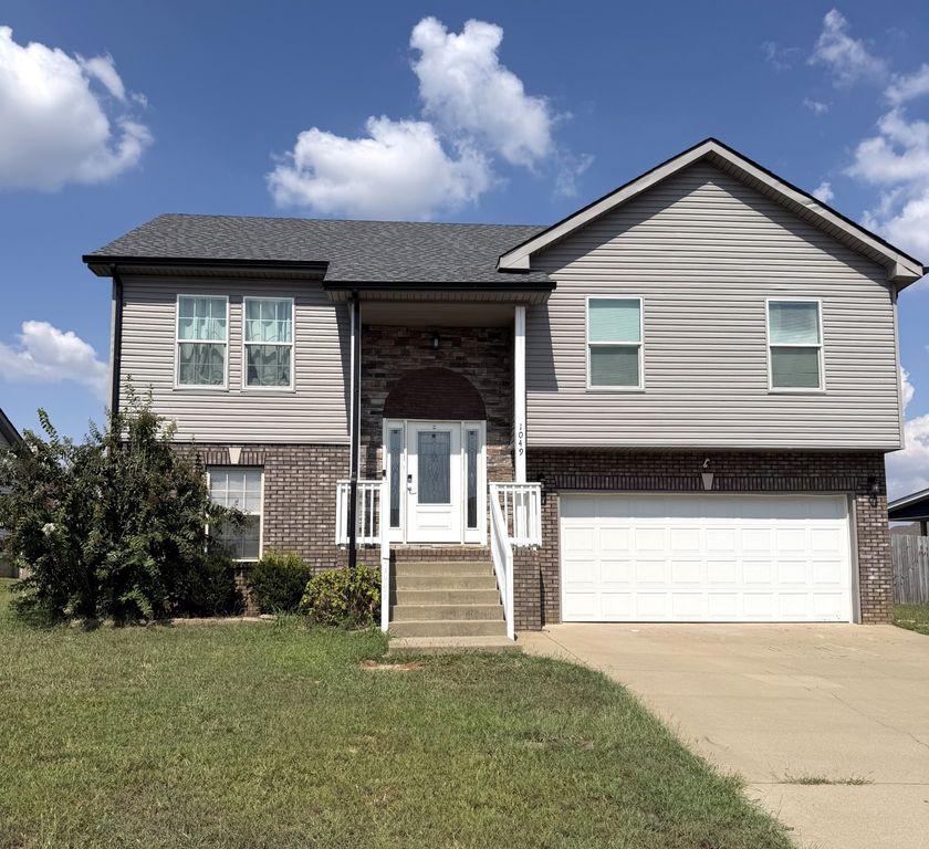 1049 Charles Thomas Dr, Clarksville, TN 37042