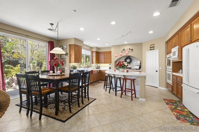 2494 San Clemente Ave, Vista, CA 92084