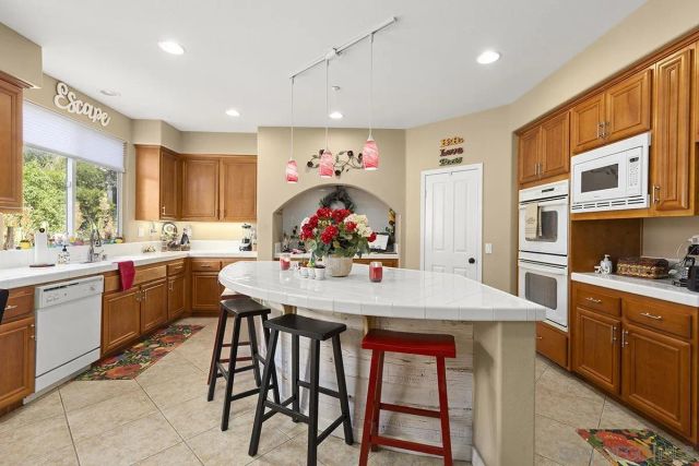 2494 San Clemente Ave, Vista, CA 92084