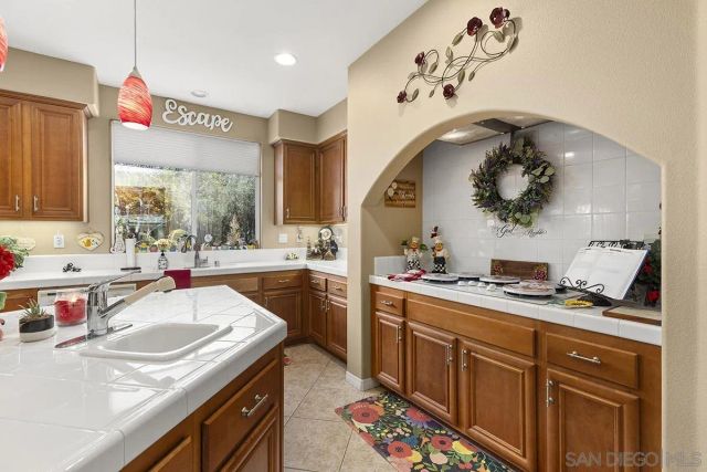 2494 San Clemente Ave, Vista, CA 92084