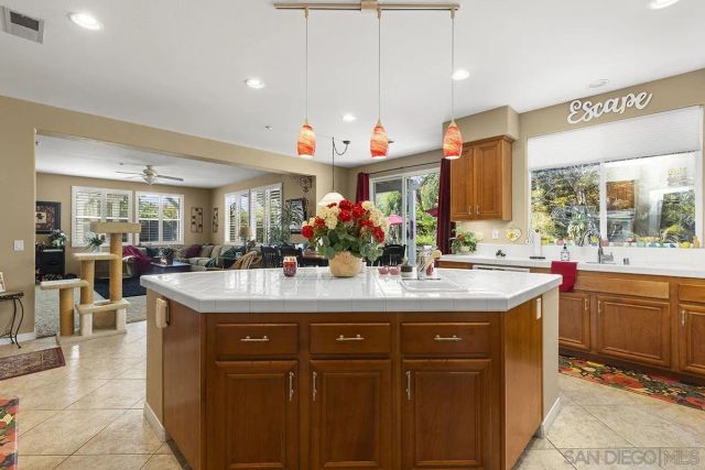 2494 San Clemente Ave, Vista, CA 92084