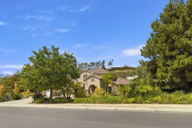 2494 San Clemente Ave, Vista, CA 92084