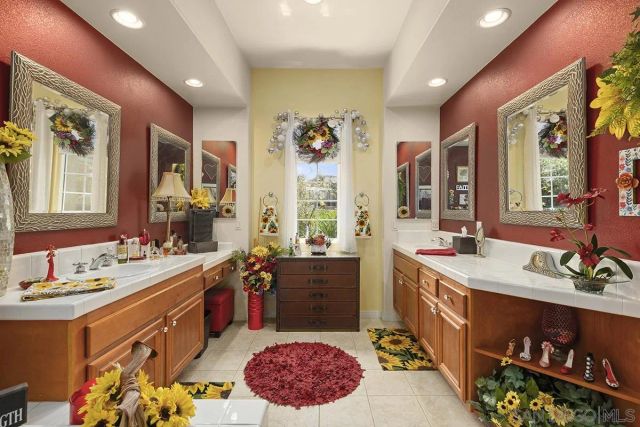 2494 San Clemente Ave, Vista, CA 92084