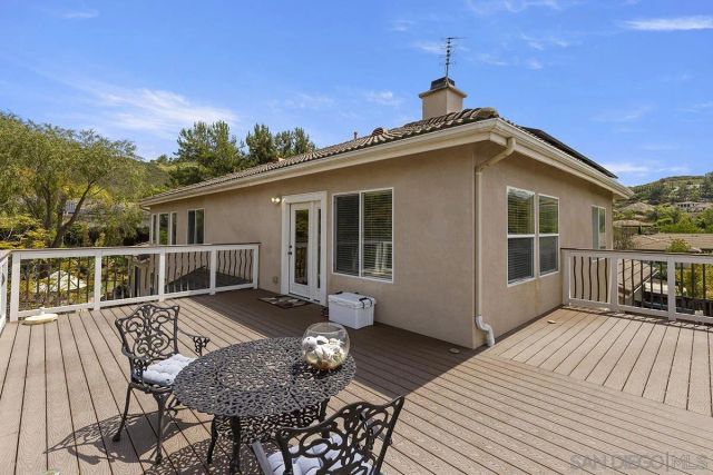 2494 San Clemente Ave, Vista, CA 92084