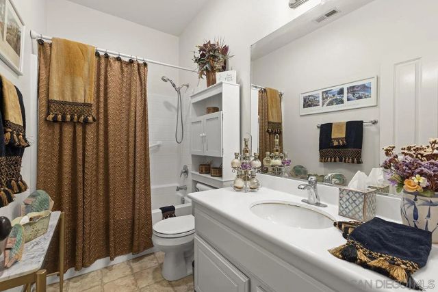 2494 San Clemente Ave, Vista, CA 92084