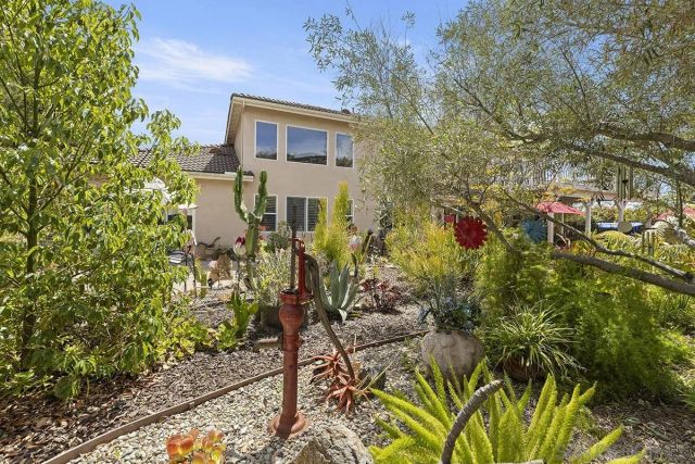 2494 San Clemente Ave, Vista, CA 92084