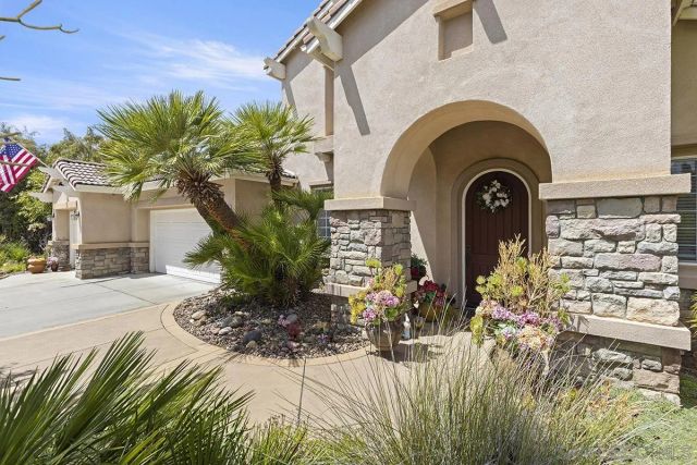 2494 San Clemente Ave, Vista, CA 92084