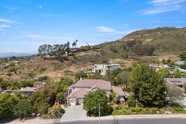2494 San Clemente Ave, Vista, CA 92084
