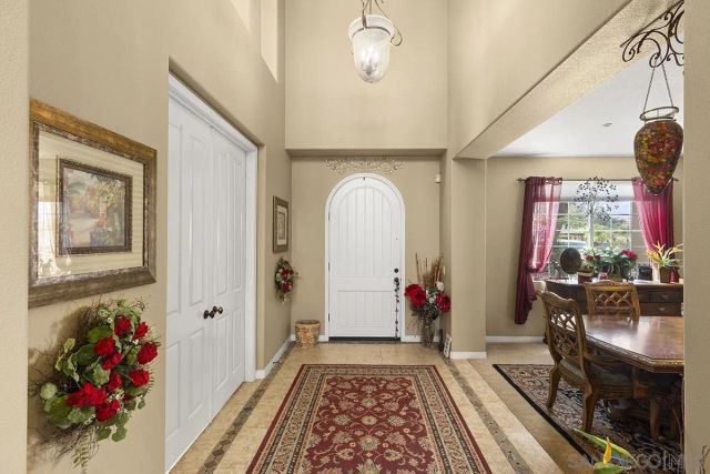 2494 San Clemente Ave, Vista, CA 92084