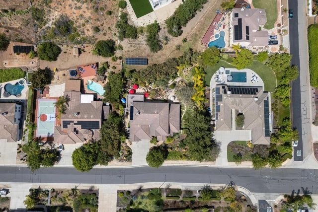 2494 San Clemente Ave, Vista, CA 92084