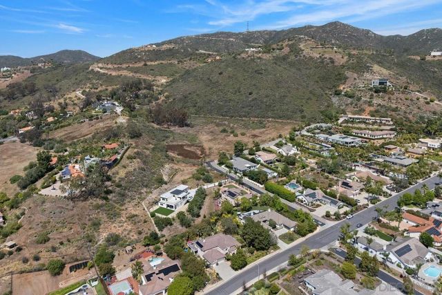 2494 San Clemente Ave, Vista, CA 92084