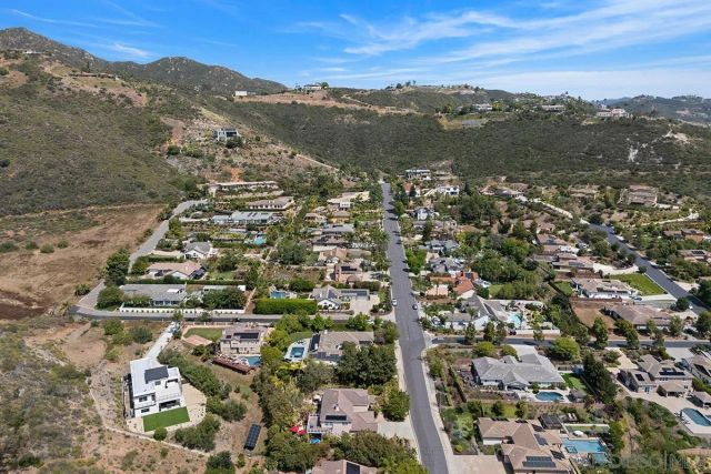 2494 San Clemente Ave, Vista, CA 92084