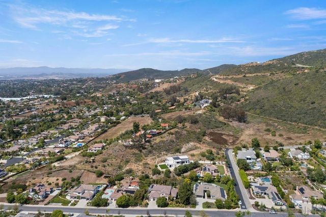 2494 San Clemente Ave, Vista, CA 92084