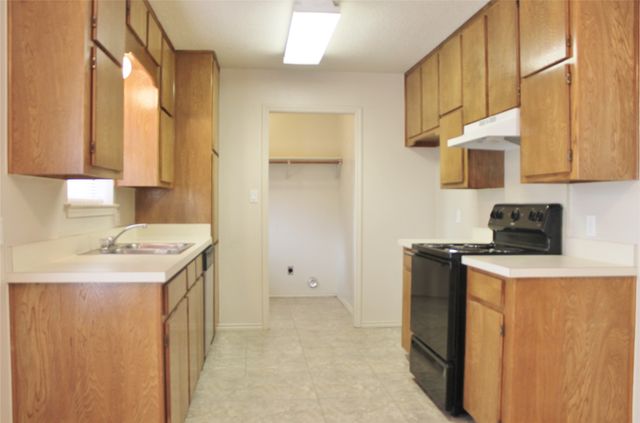 1104 Curtis Drive, Weatherford, TX 76086