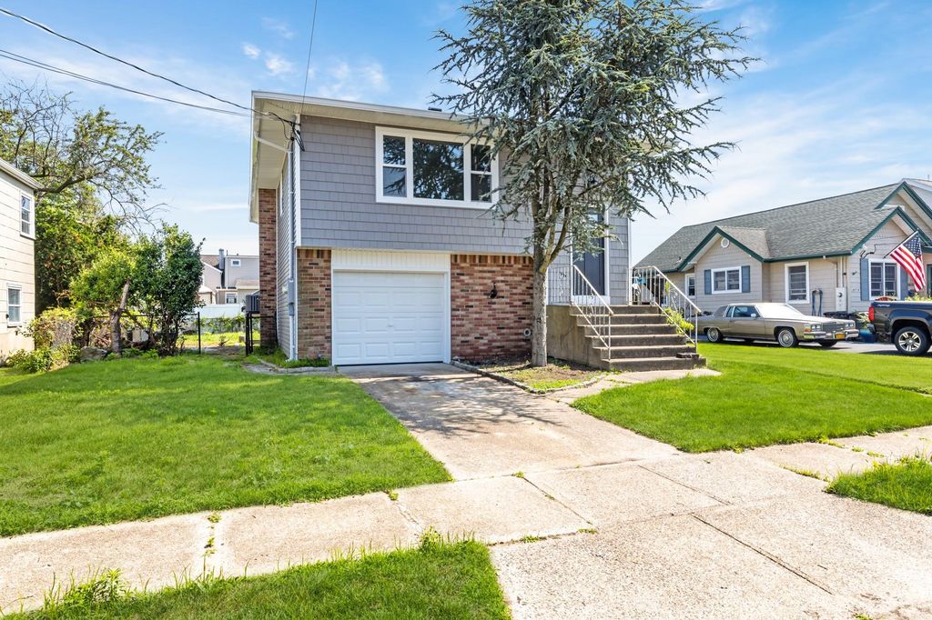 37 Martha Street, Freeport, NY 11520
