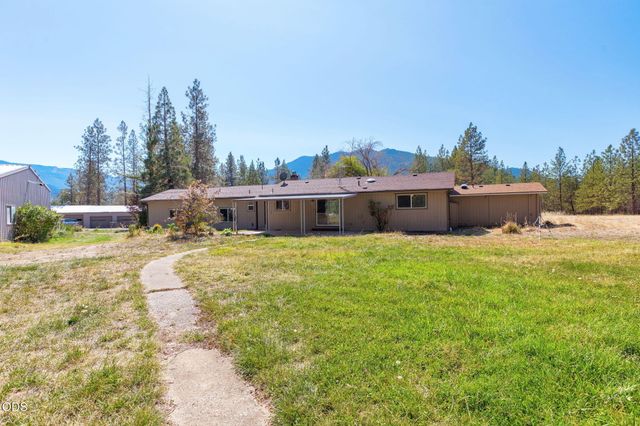 6141 New Hope Road, Grants Pass, OR 97527
