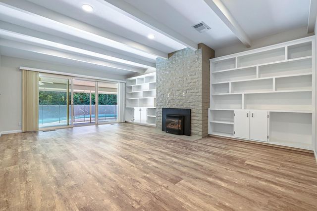 1095 W Roberts Avenue, Fresno, CA 93711