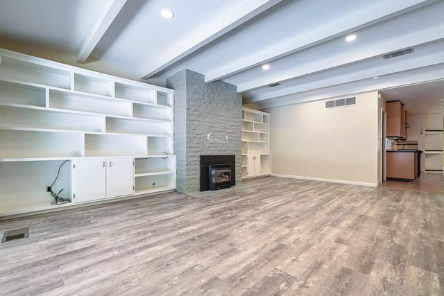 1095 W Roberts Avenue, Fresno, CA 93711