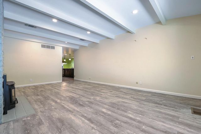 1095 W Roberts Avenue, Fresno, CA 93711