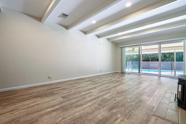 1095 W Roberts Avenue, Fresno, CA 93711