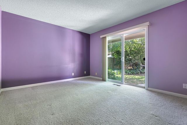 1095 W Roberts Avenue, Fresno, CA 93711