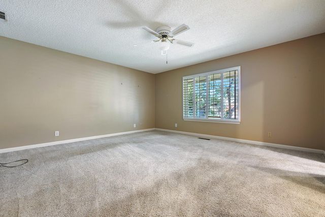 1095 W Roberts Avenue, Fresno, CA 93711