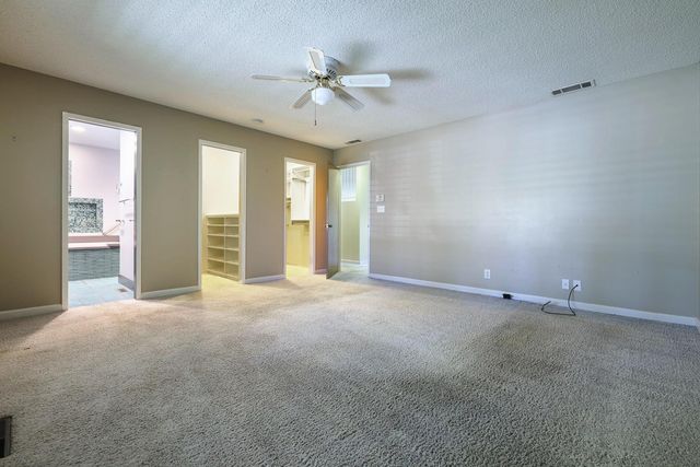 1095 W Roberts Avenue, Fresno, CA 93711