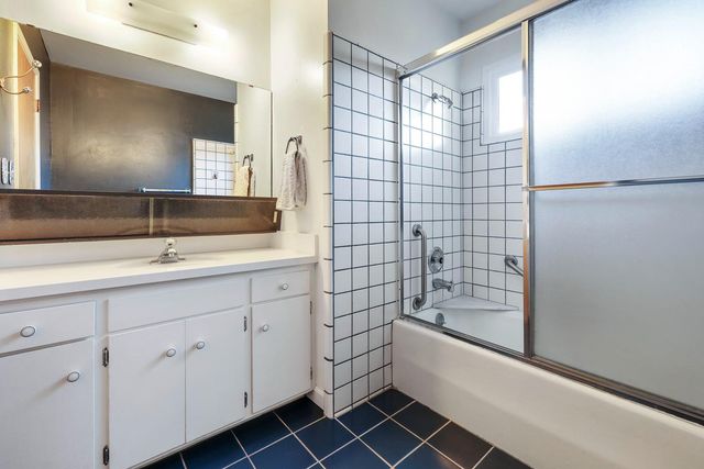 1095 W Roberts Avenue, Fresno, CA 93711