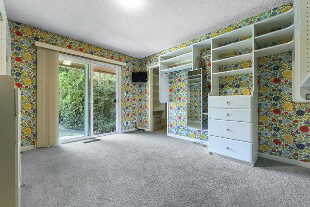 1095 W Roberts Avenue, Fresno, CA 93711