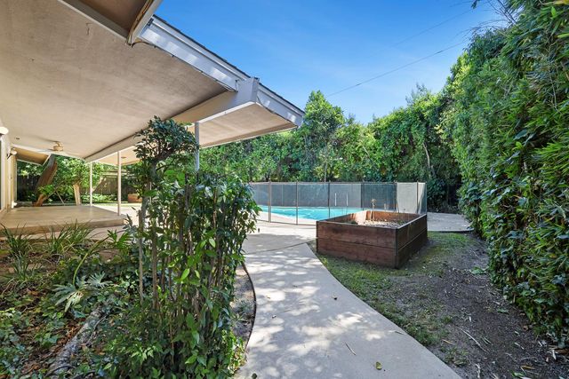 1095 W Roberts Avenue, Fresno, CA 93711