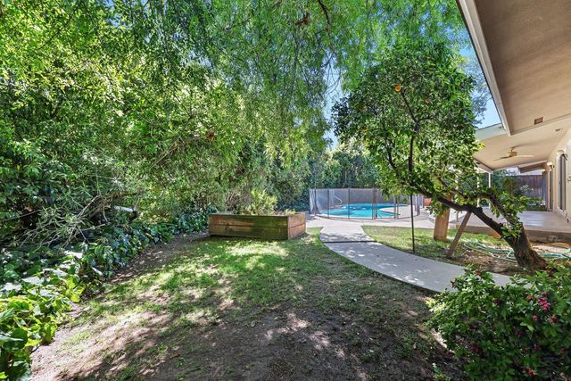 1095 W Roberts Avenue, Fresno, CA 93711