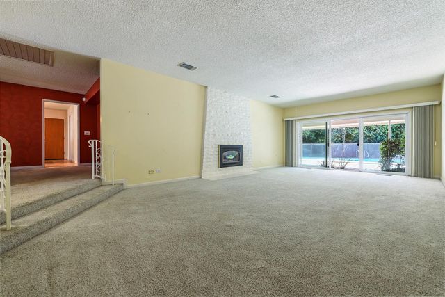 1095 W Roberts Avenue, Fresno, CA 93711